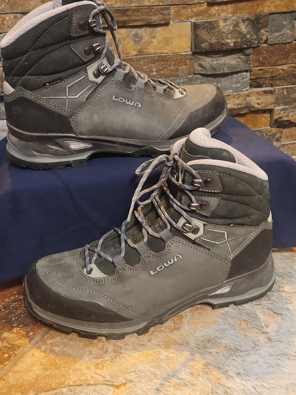 Lowa - Lady Light GTX Hiking Boots - Picture 2 of 4